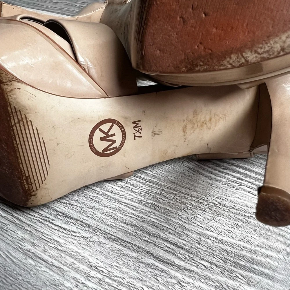 Michael Kors Gideon leather taupe beige platform strappy sandal heels size 7.5